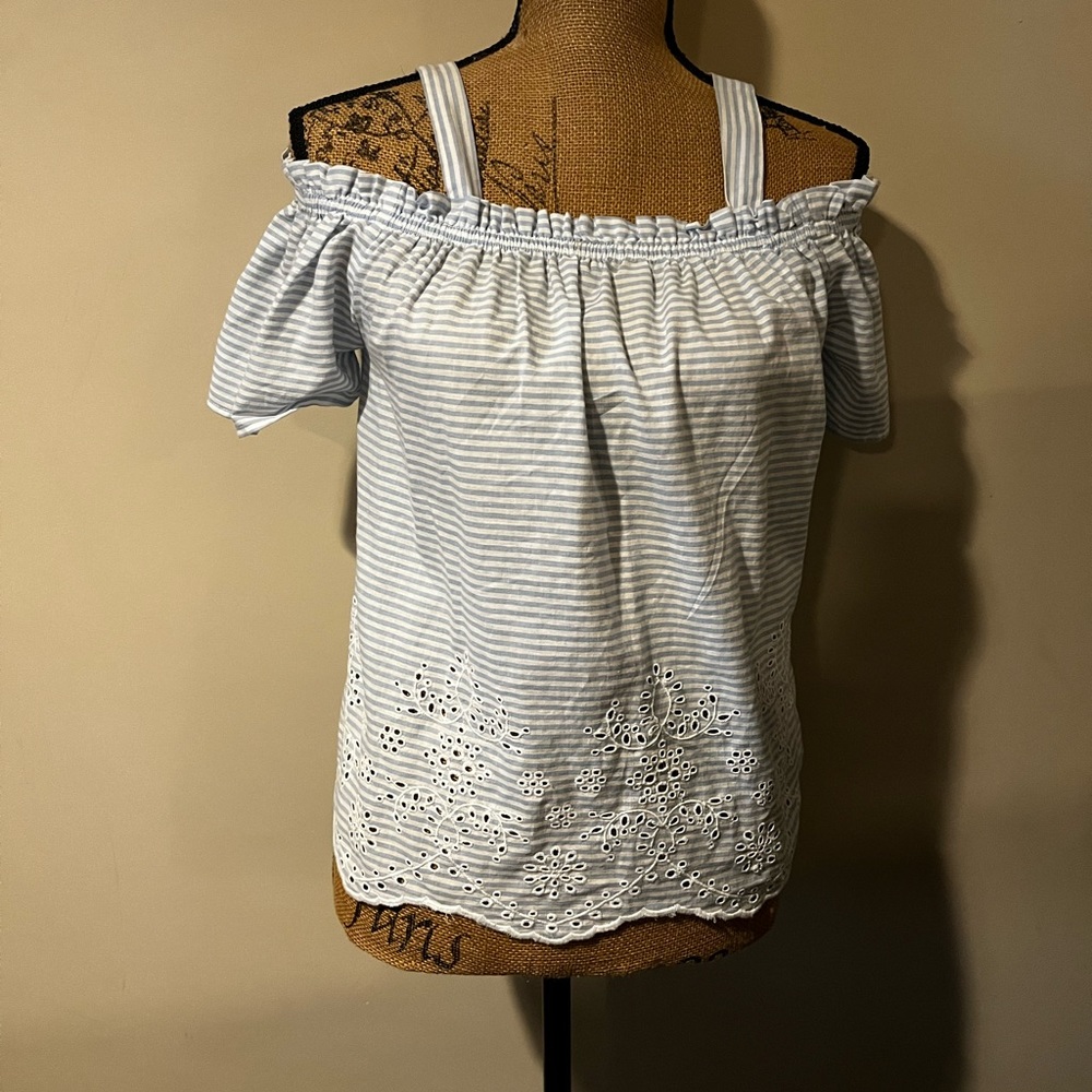 💙 Primark off the shoulder top with lace flower embellishments